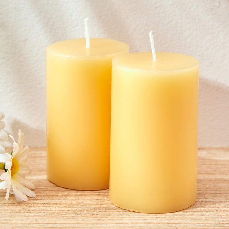 Colour Refresh Set of 2 Citrus Scented Pillar Candles